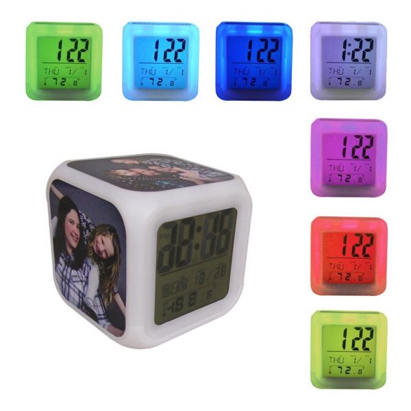 Horloge réveil numérique avec changement de couleurs, 1 unité